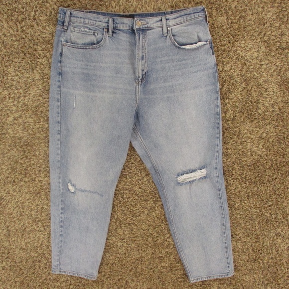 Silver Jeans Women's 18 Light Wash Highly Desirable‎ Slim Straight Distressed - Picture 1 of 7